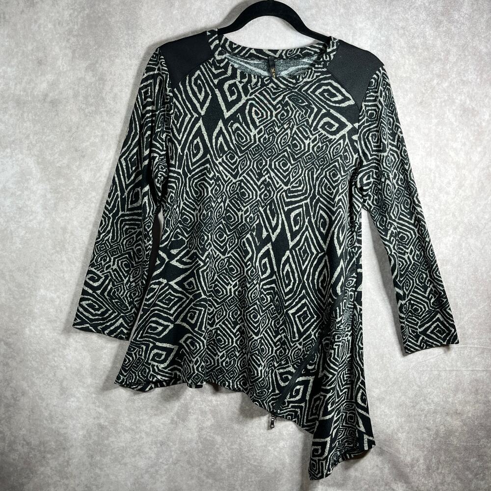 IC By Connie K Top Womens Medium Black White Ikat Print Asymmetric Hem Casual